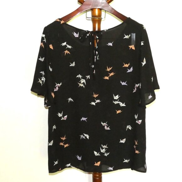 Torrid Pullover Top Size 3X 22 24 Split Sleeve Keyhole Back Paper Crane Pattern - Picture 3 of 5